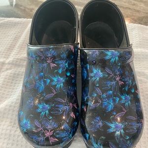 Dansko size 40 shoes